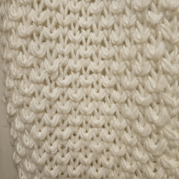 Olsenboye O/S, Ivory Sweater Infinity Scarf, Perfect Condition - Picture 6 of 7